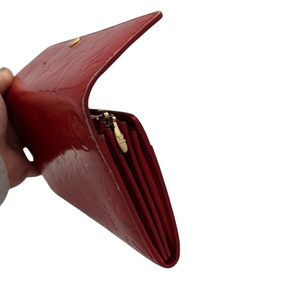 Pre-loved Louis Vuitton Red Vernis Sarah Wallet - Picture 11 of 13